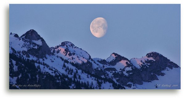 Abnehmender Mond über den Achselköpfen - Leinwandbild 50x100 cm